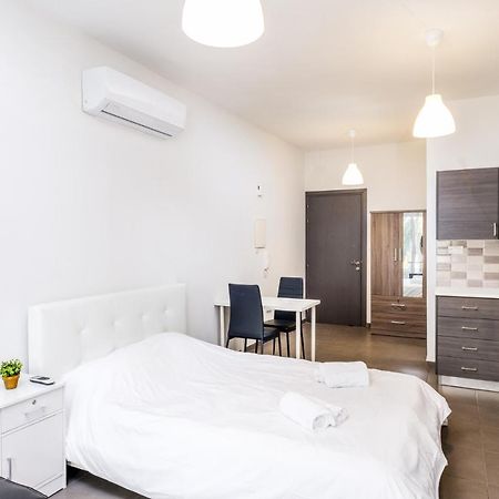 Spacious Studio Downtown Larnaca Luaran gambar