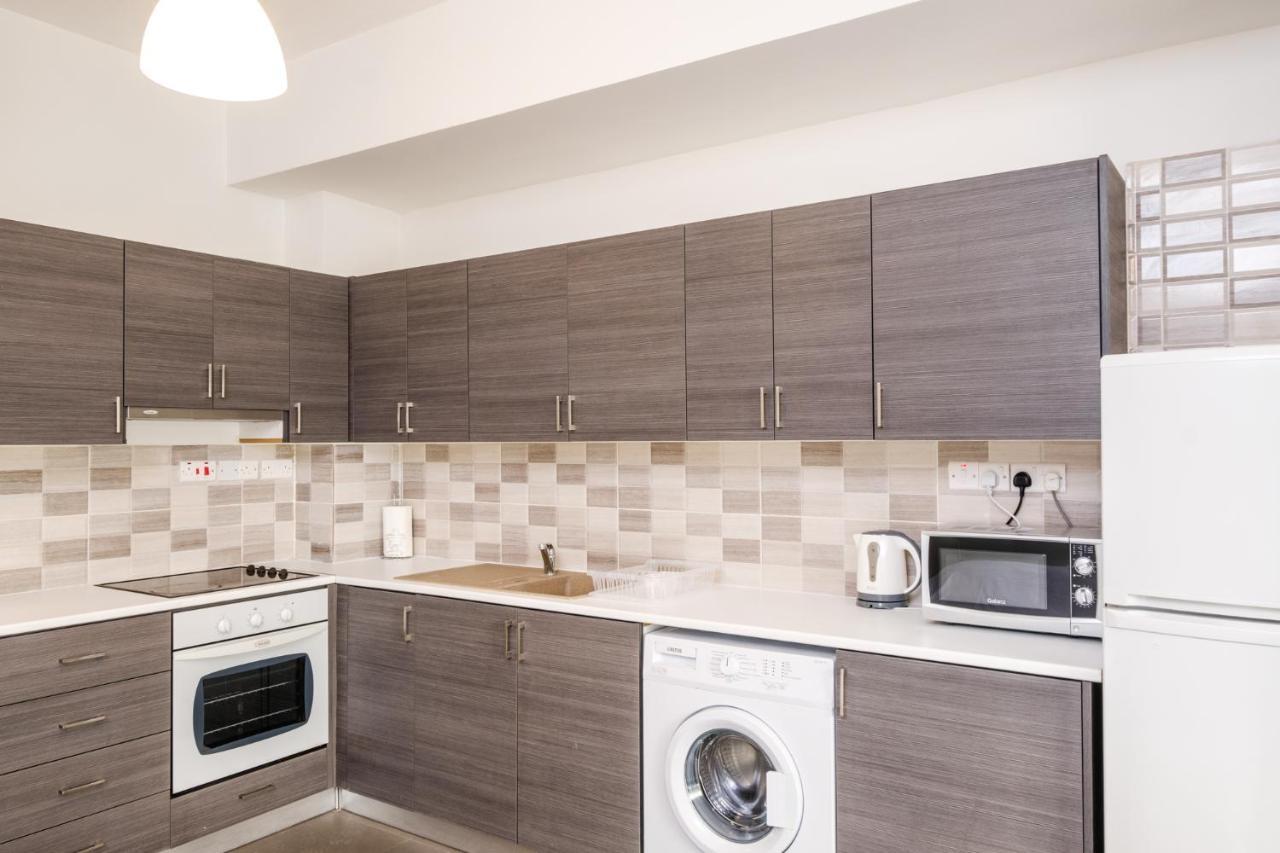 Spacious Studio Downtown Larnaca Luaran gambar