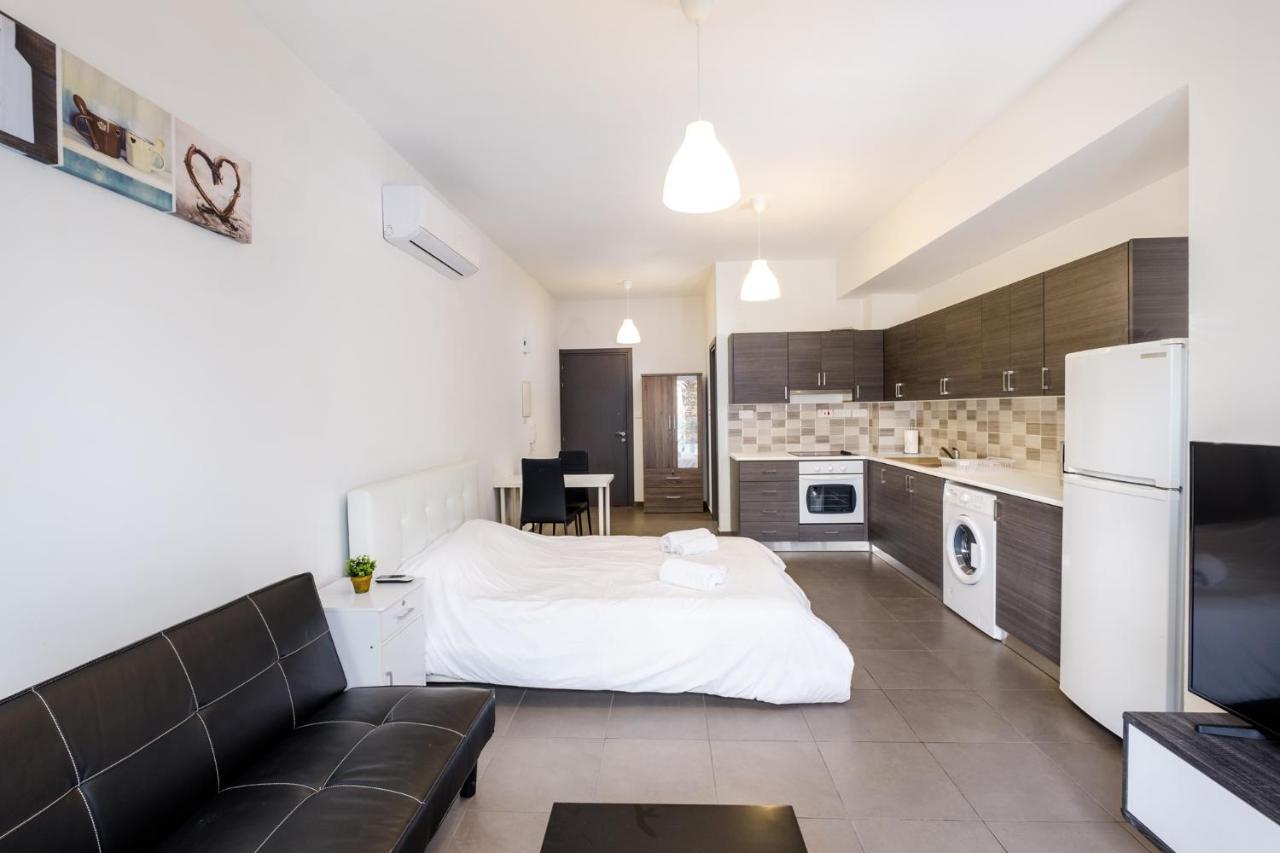 Spacious Studio Downtown Larnaca Luaran gambar