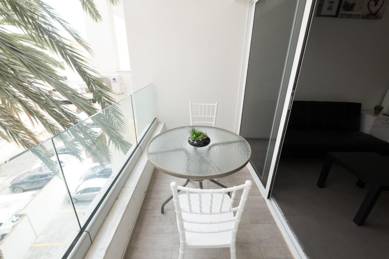 Spacious Studio Downtown Larnaca Luaran gambar