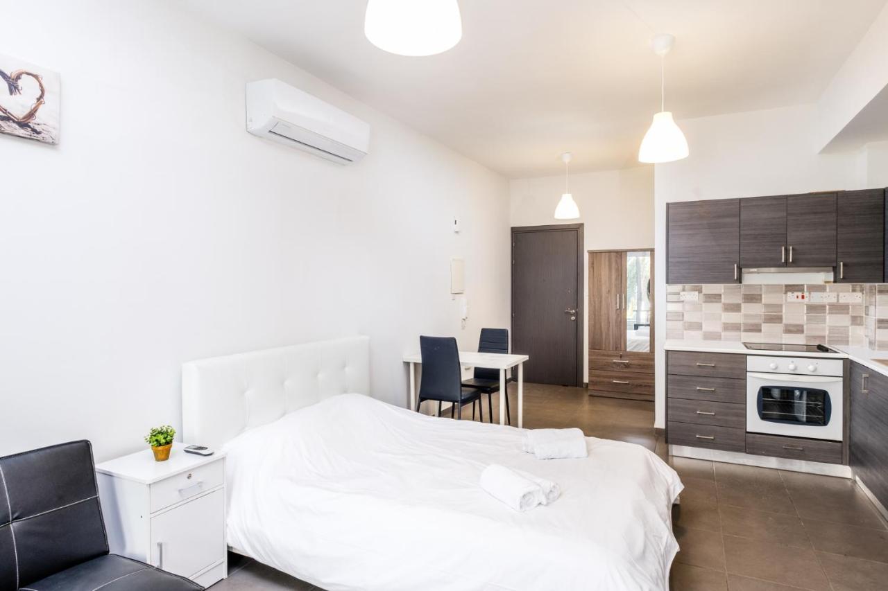 Spacious Studio Downtown Larnaca Luaran gambar